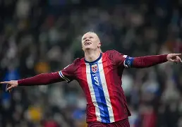 亚博体育-火箭vs老鹰哈登3节60分回放